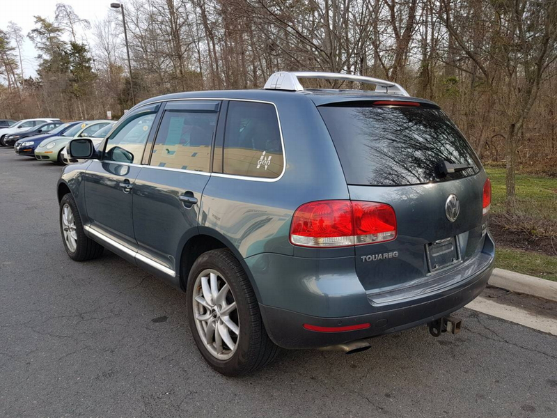 Illustration for article titled For $7,477, Could This 2004 VW Touareg V10 TDI Make You The Torque Of The Town?